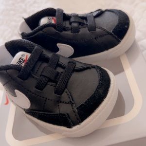 Baby unisex Nike air forces size 1C